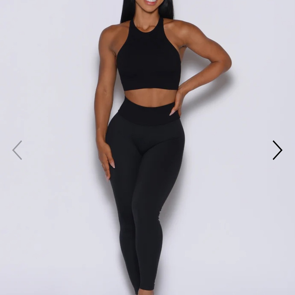 Bombshell Sportswear FIGURE SCRUNCH LEGGINGS
Black Size Medium